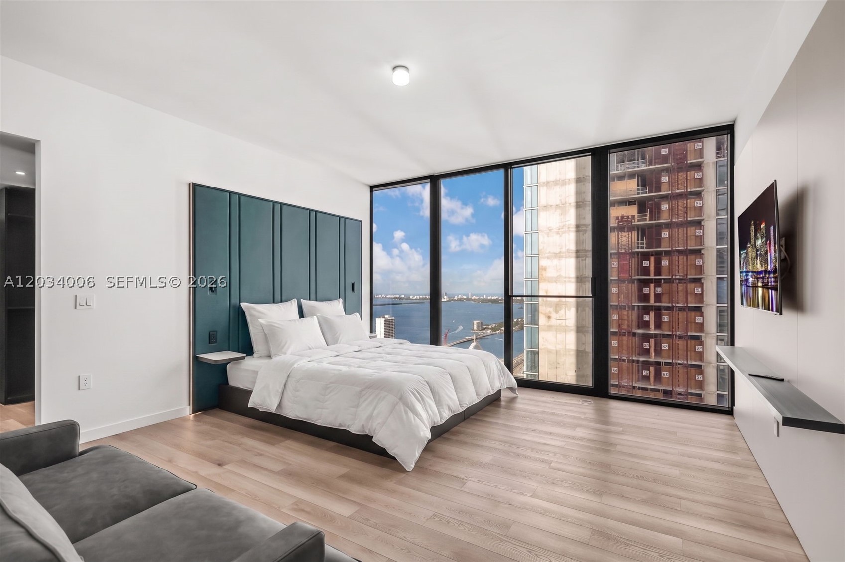 image E11EVEN Hotel & Residences17