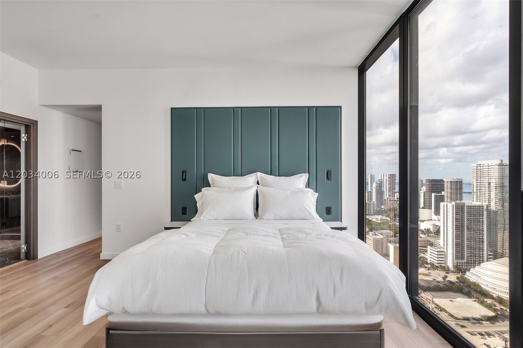 image E11EVEN Hotel & Residences18