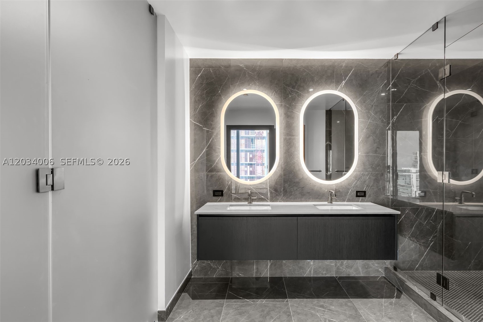 image E11EVEN Hotel & Residences20