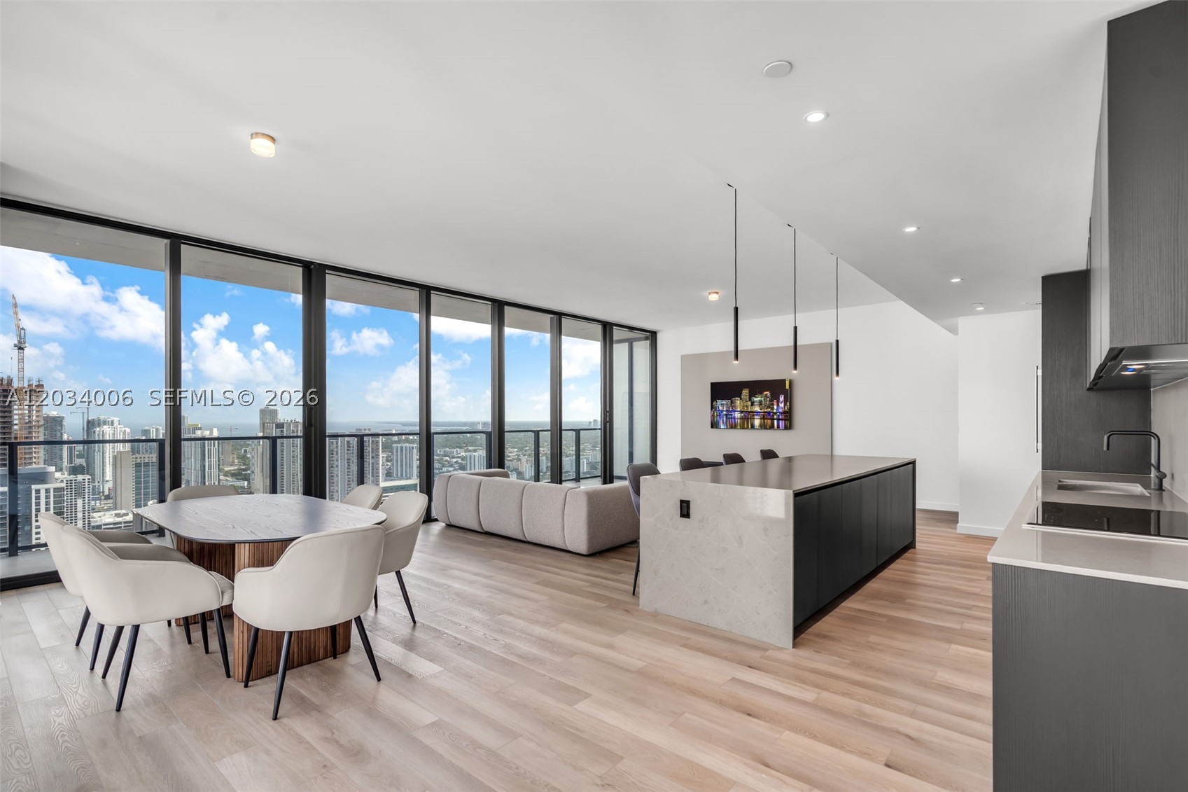 image E11EVEN Hotel & Residences6