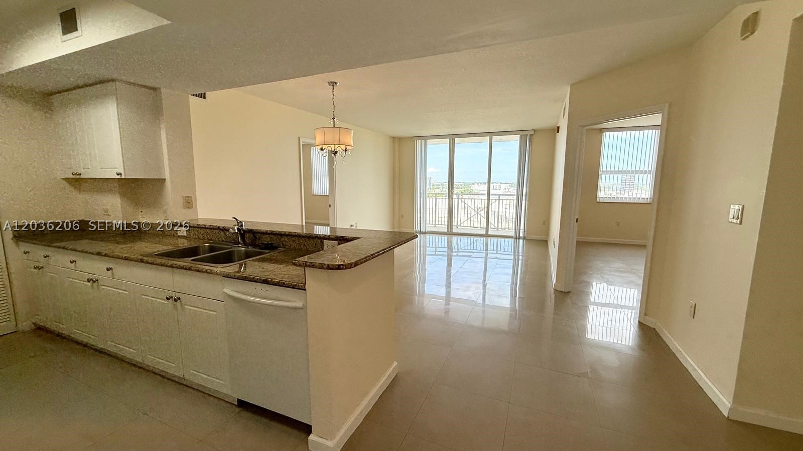 19501 W Country Clb Dr #1212 Aventura, FL 33180