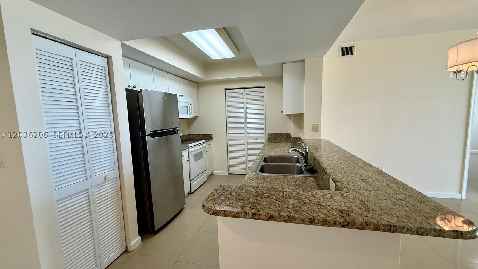 19501 W Country Clb Dr #1212 Aventura, FL 33180