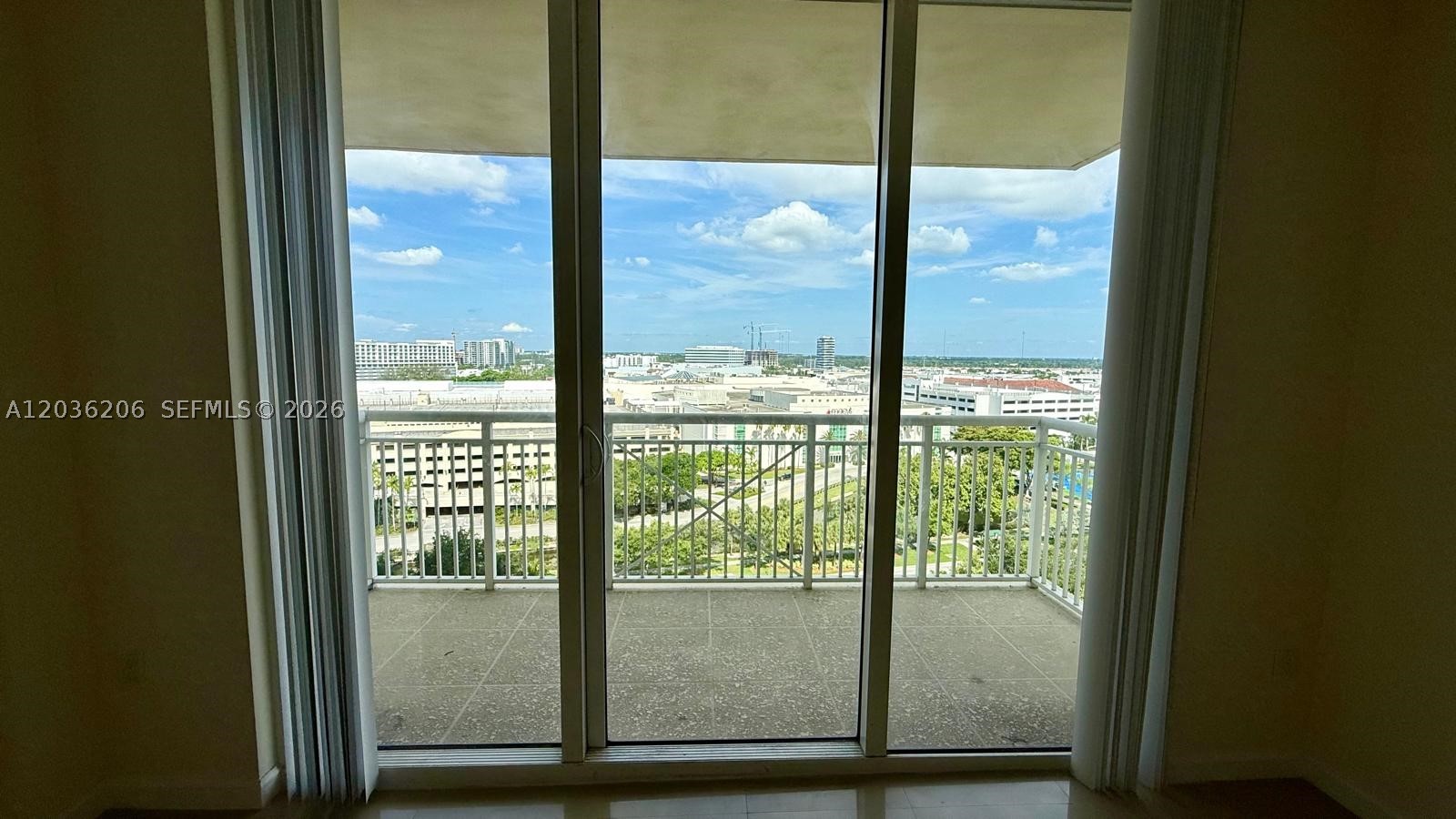 19501 W Country Clb Dr #1212 Aventura, FL 33180