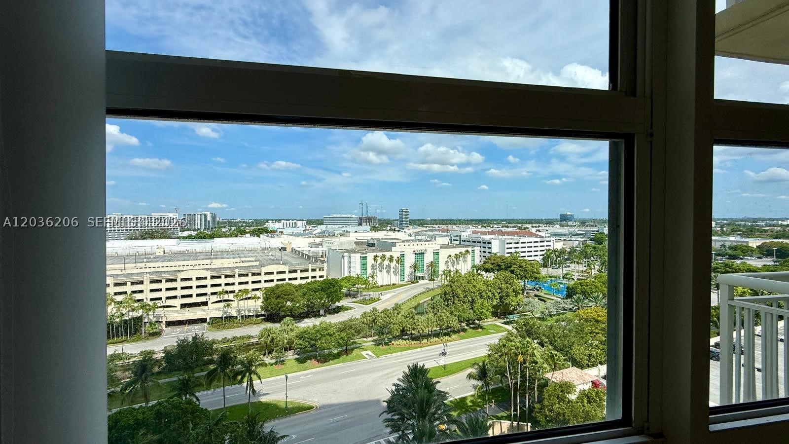19501 W Country Clb Dr #1212 Aventura, FL 33180