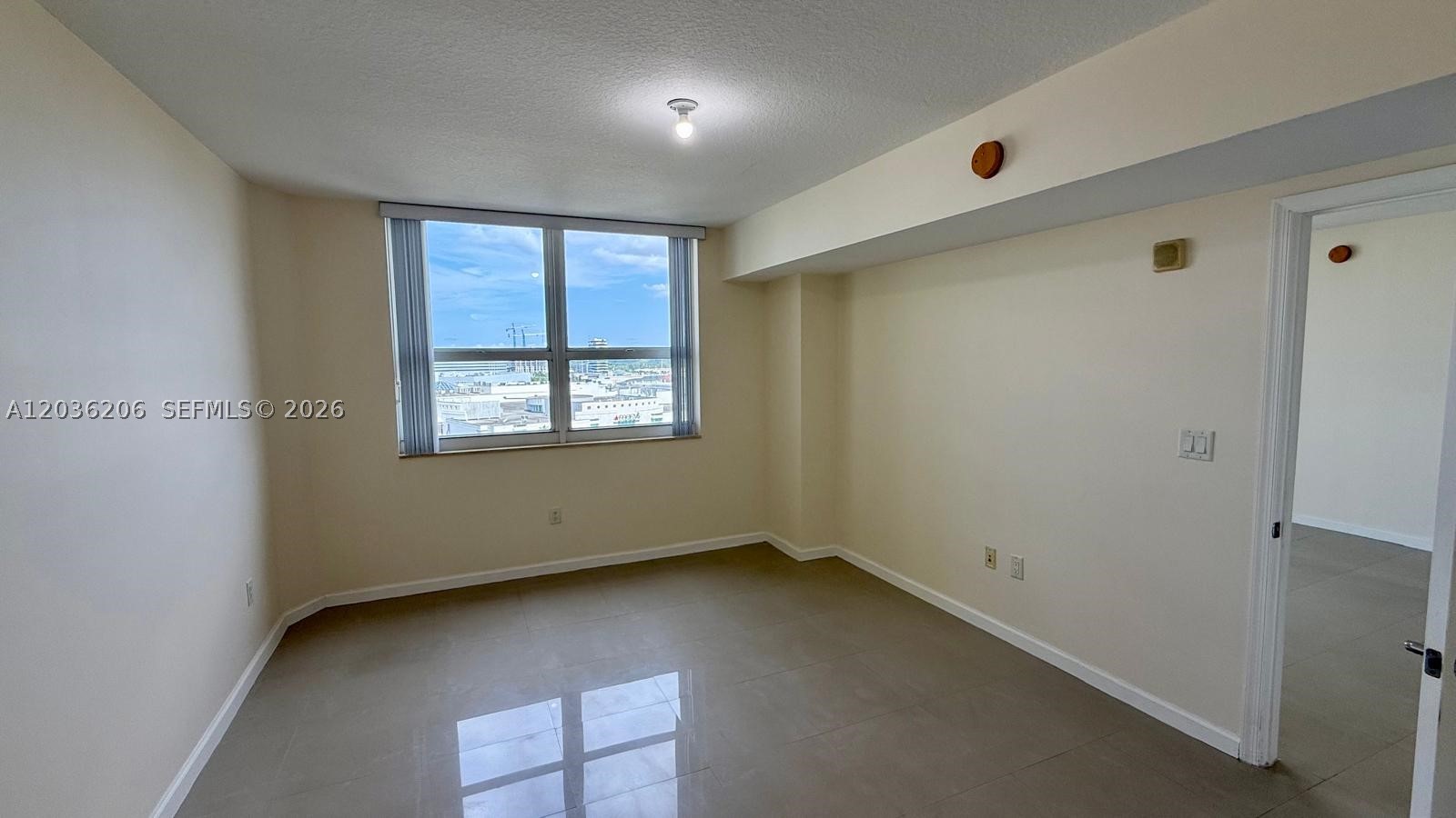 19501 W Country Clb Dr #1212 Aventura, FL 33180