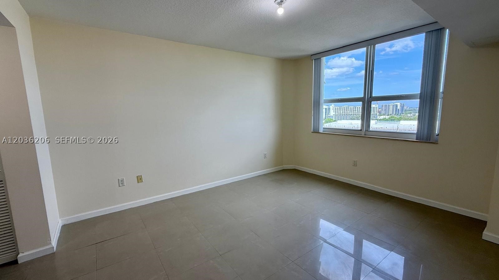 19501 W Country Clb Dr #1212 Aventura, FL 33180