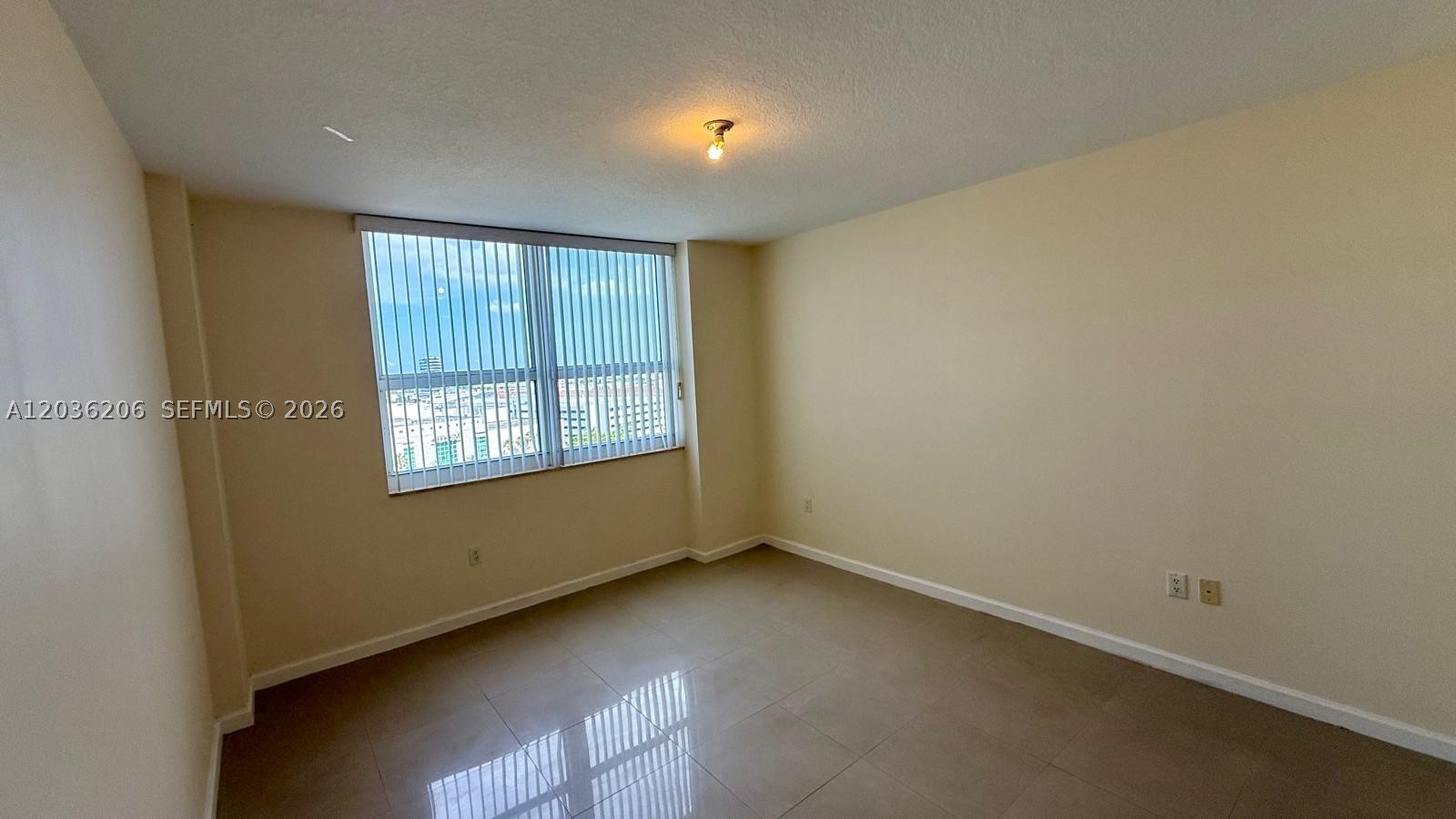 19501 W Country Clb Dr #1212 Aventura, FL 33180