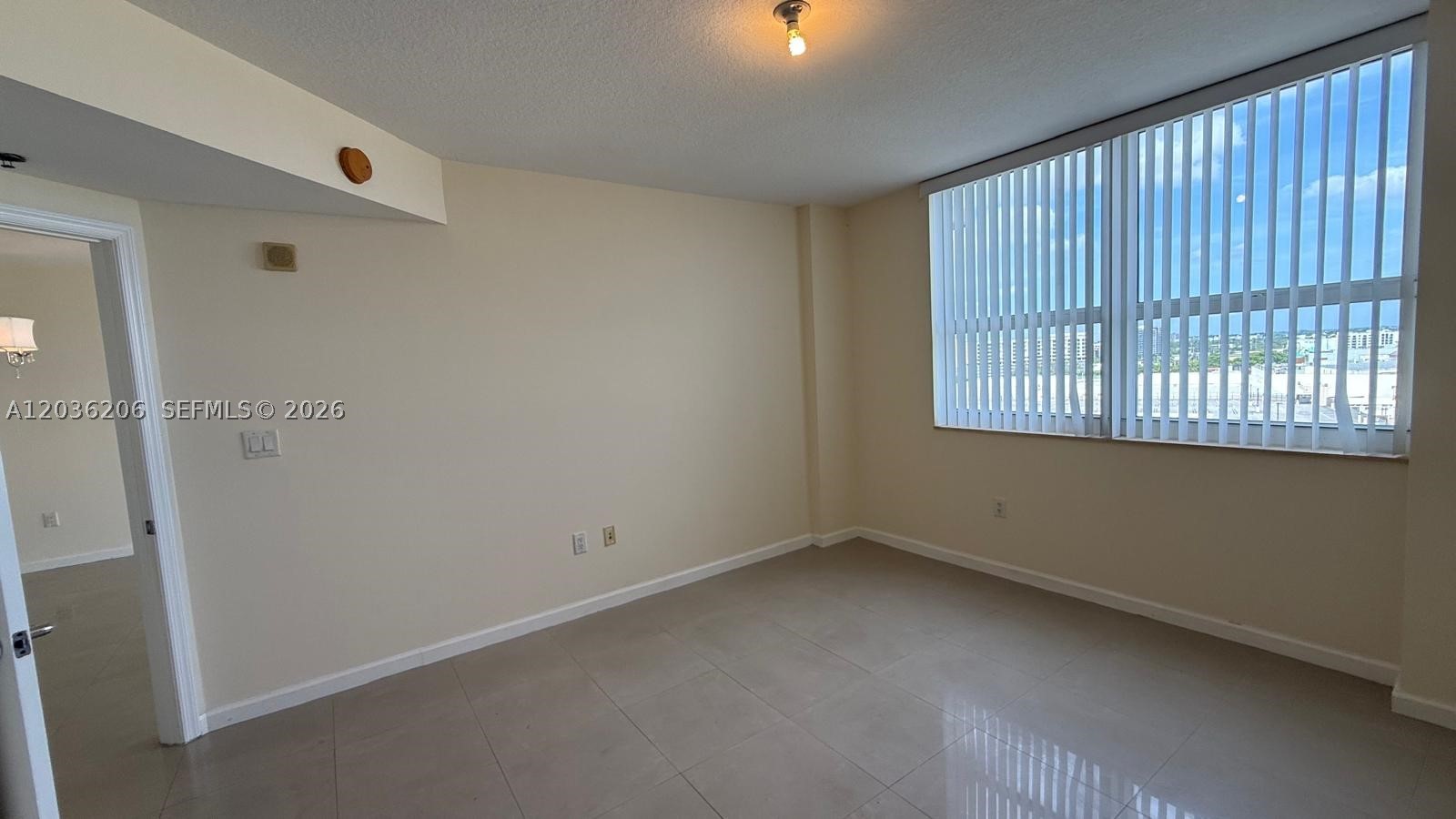 19501 W Country Clb Dr #1212 Aventura, FL 33180