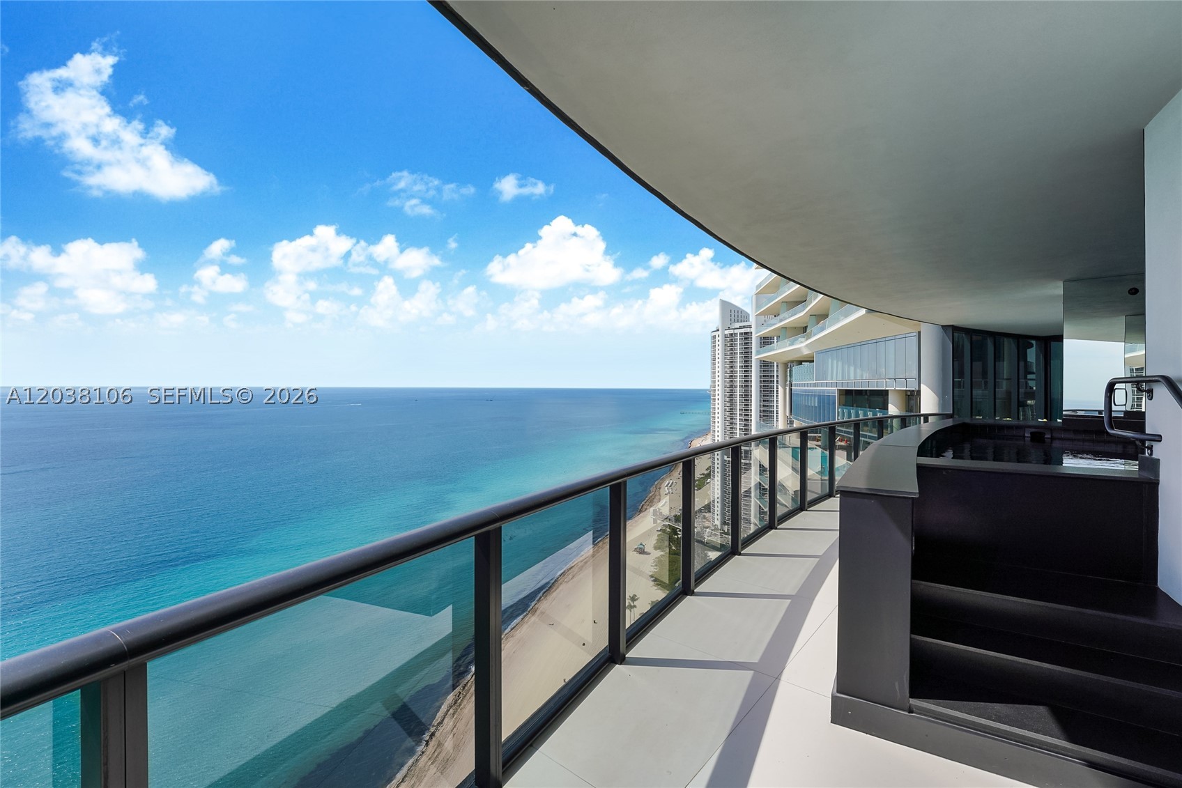 image Porsche Design Tower37