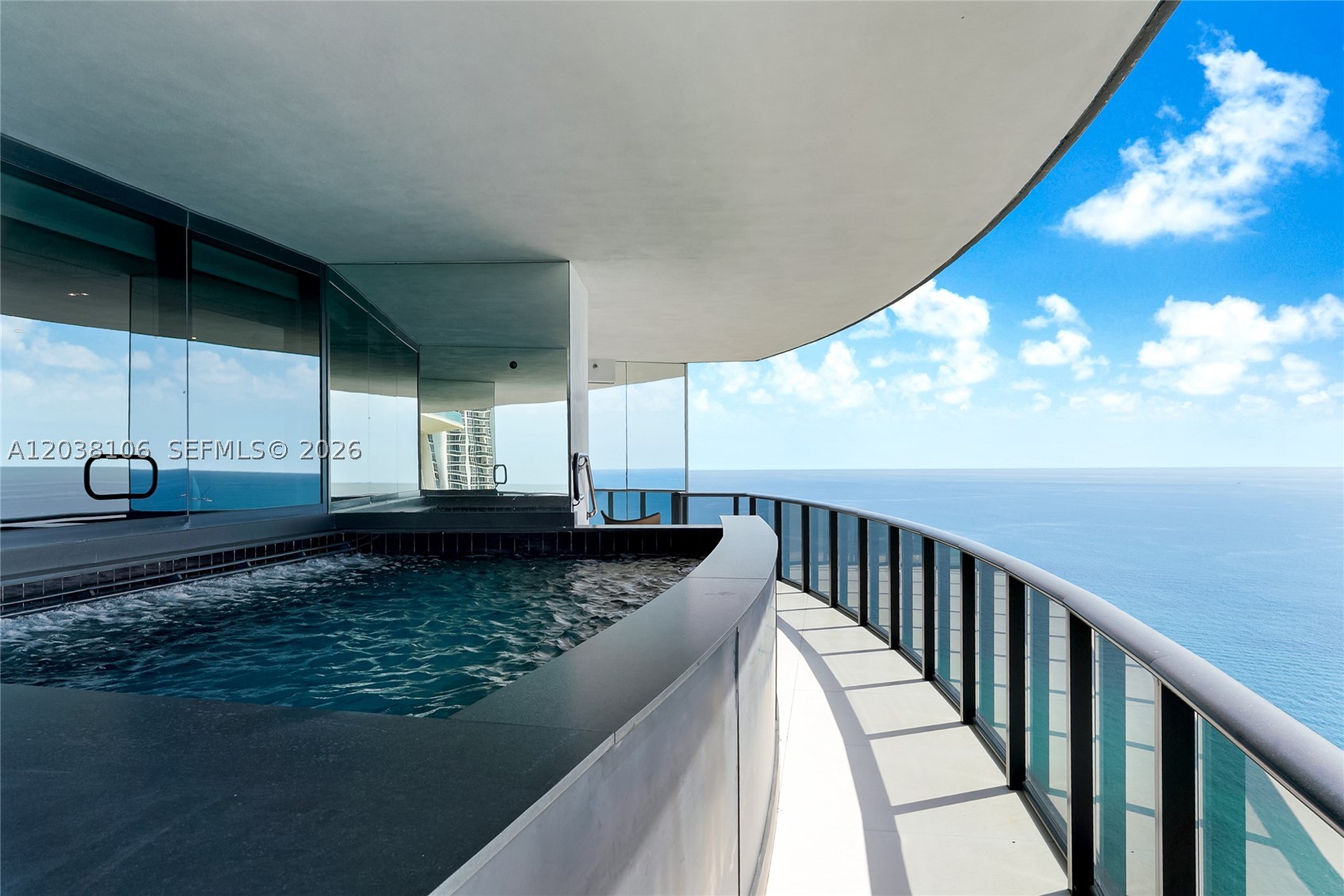image Porsche Design Tower42