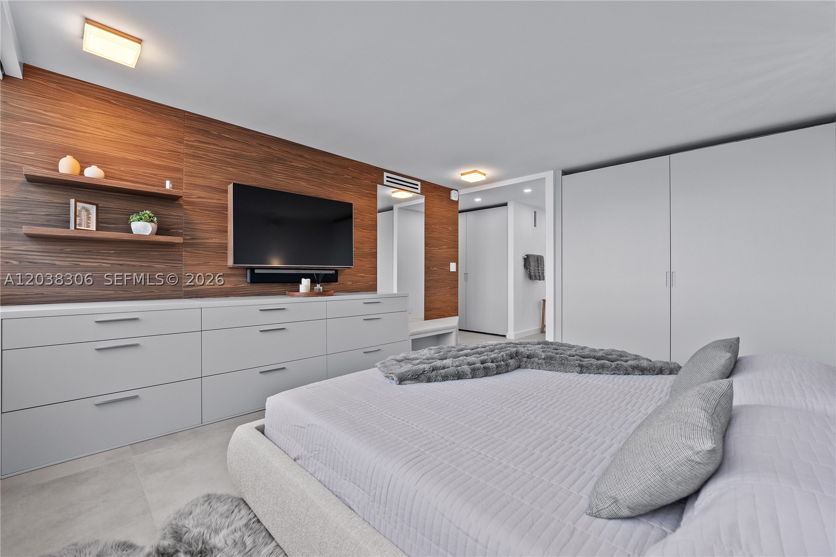 7135 Collins Ave #1216 Miami Beach, FL 33141