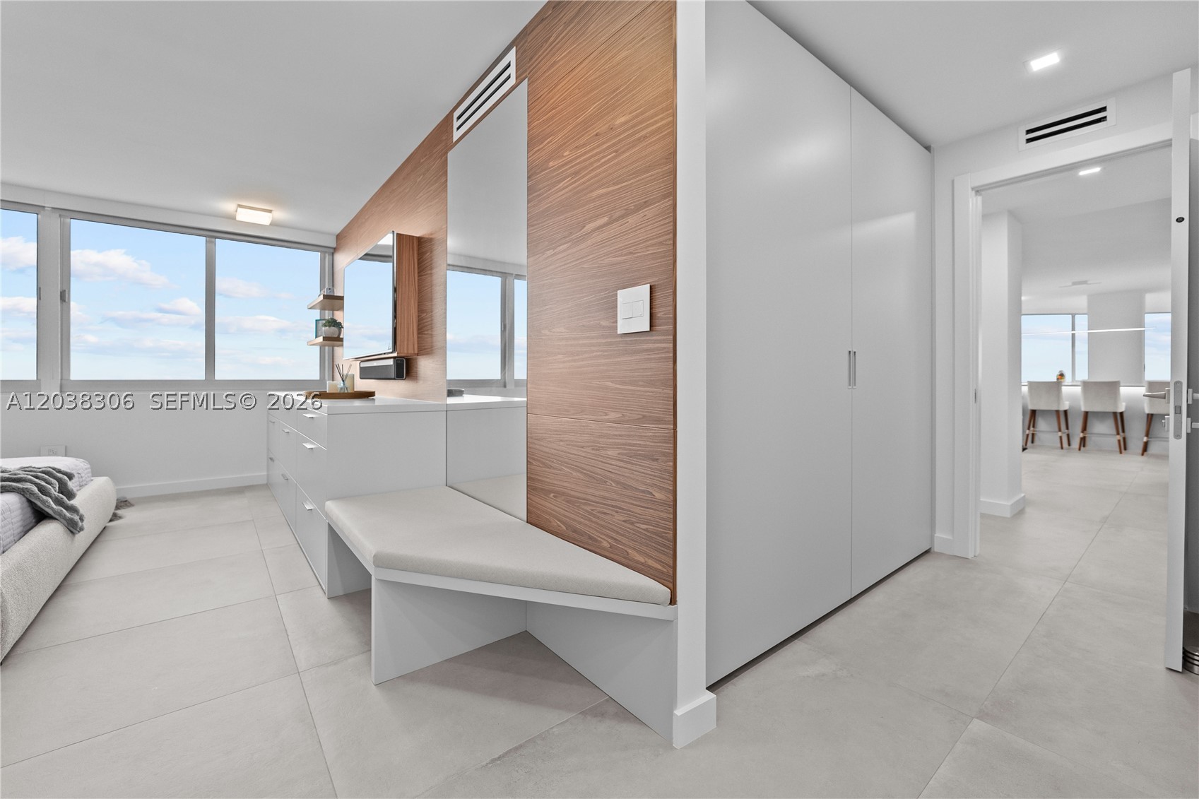 7135 Collins Ave #1216 Miami Beach, FL 33141