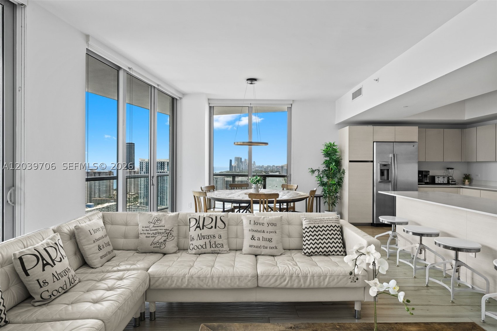 image Beachwalk Condominium2