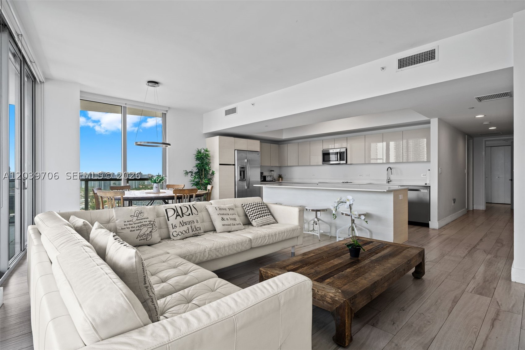 image Beachwalk Condominium3
