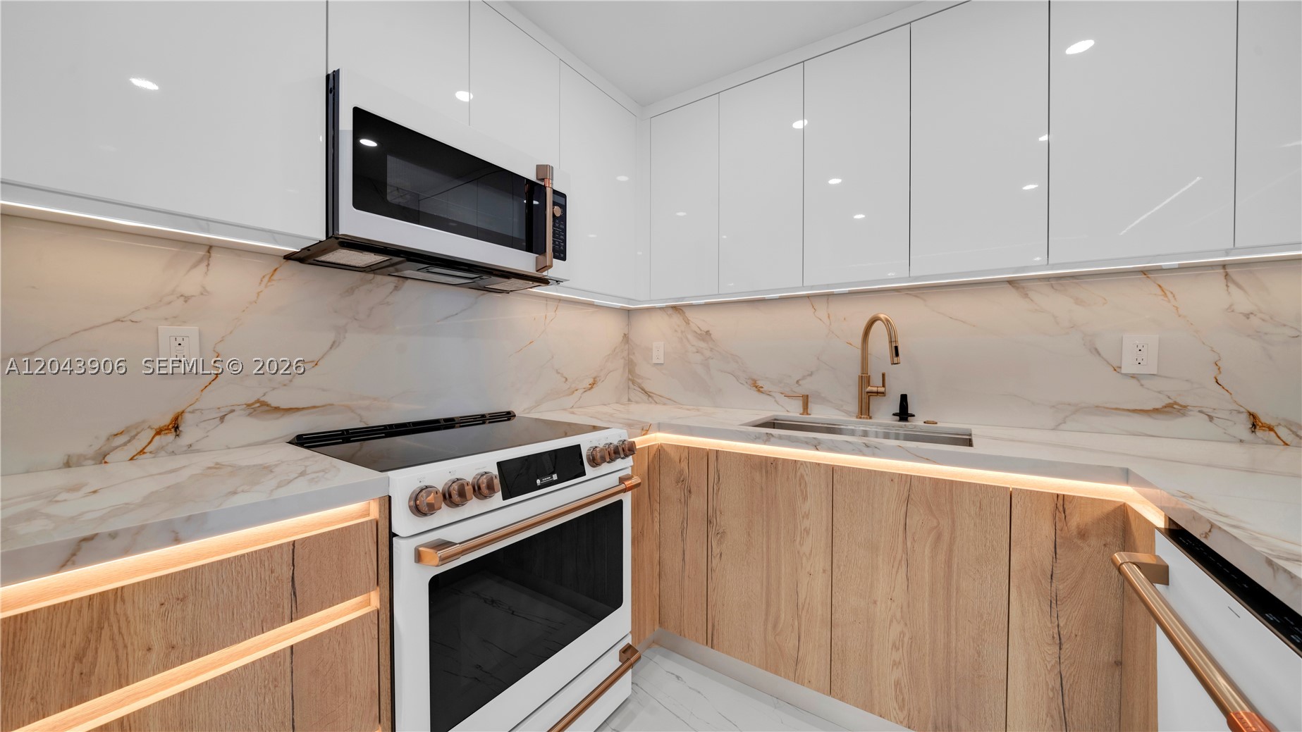 1623 Collins Ave #415 Miami Beach, FL 33139
