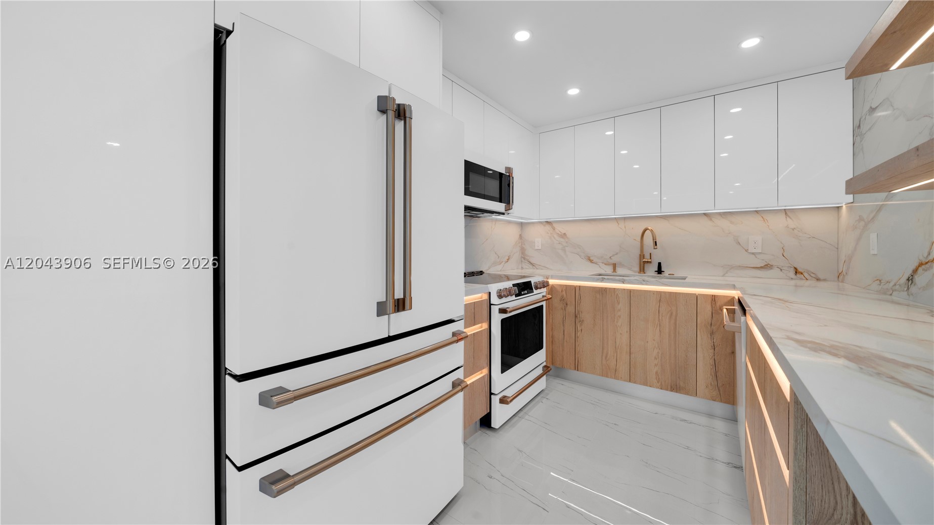 1623 Collins Ave #415 Miami Beach, FL 33139