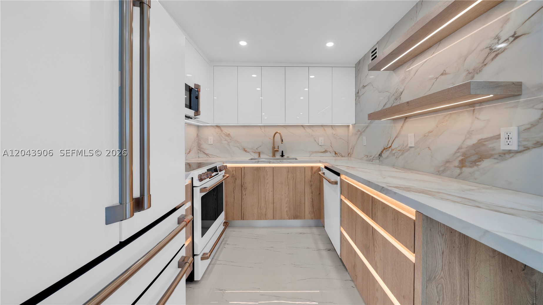 1623 Collins Ave #415 Miami Beach, FL 33139