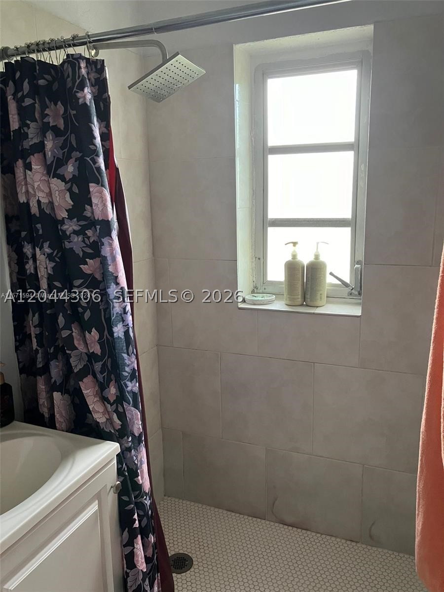 383 E 4th Ave #8 Hialeah, FL 33010