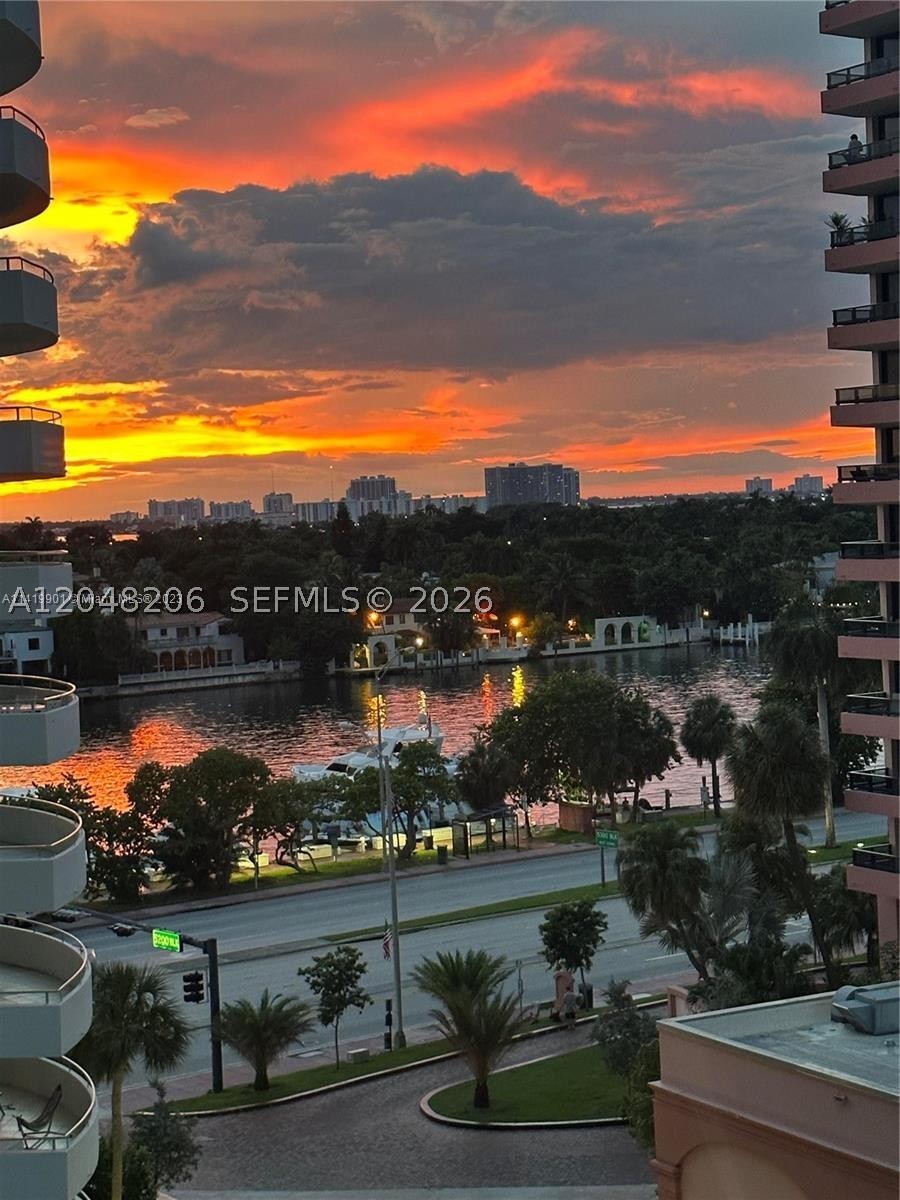 5161 Collins Ave #811