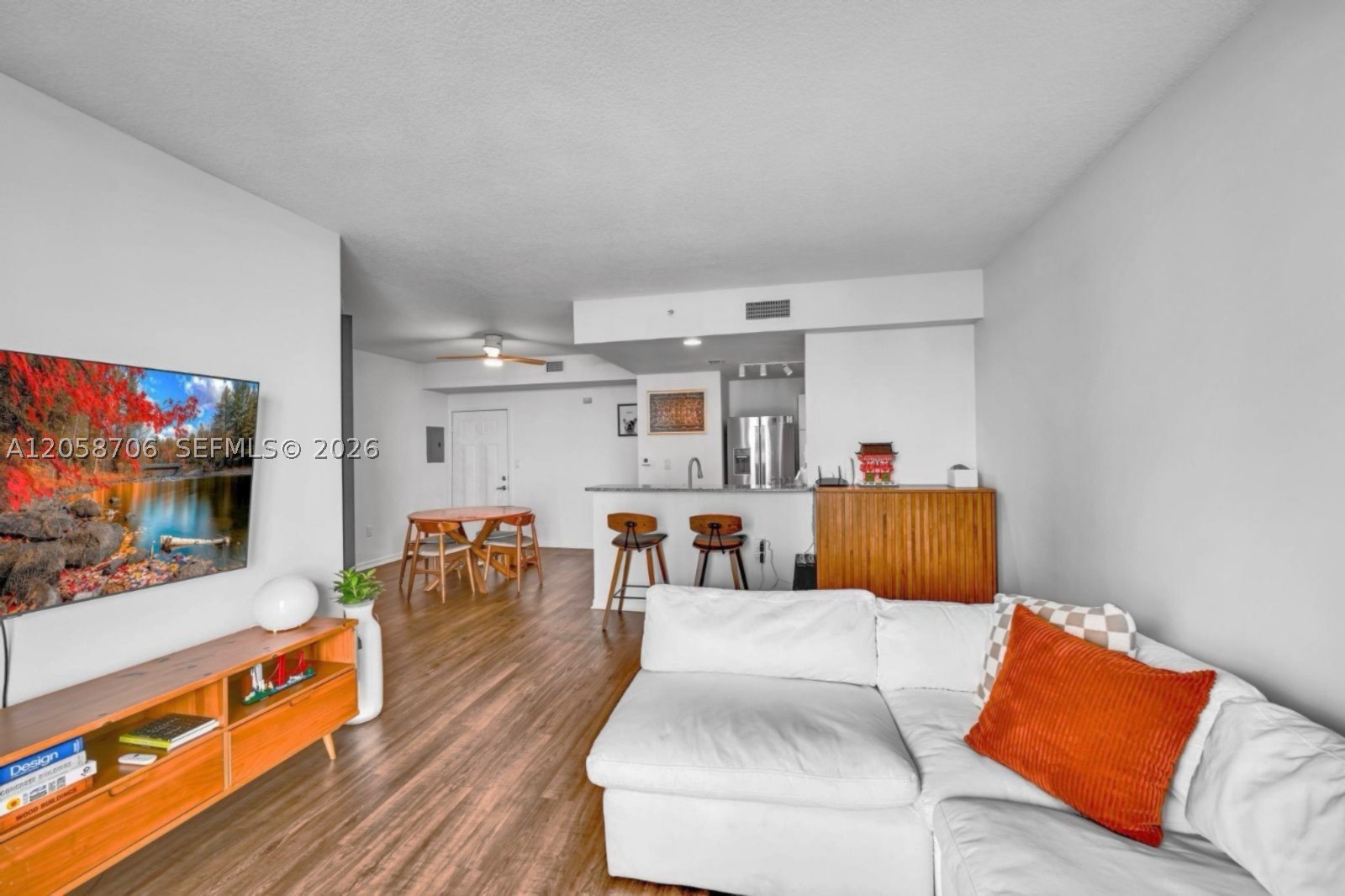 image 1800 Biscayne Plaza9