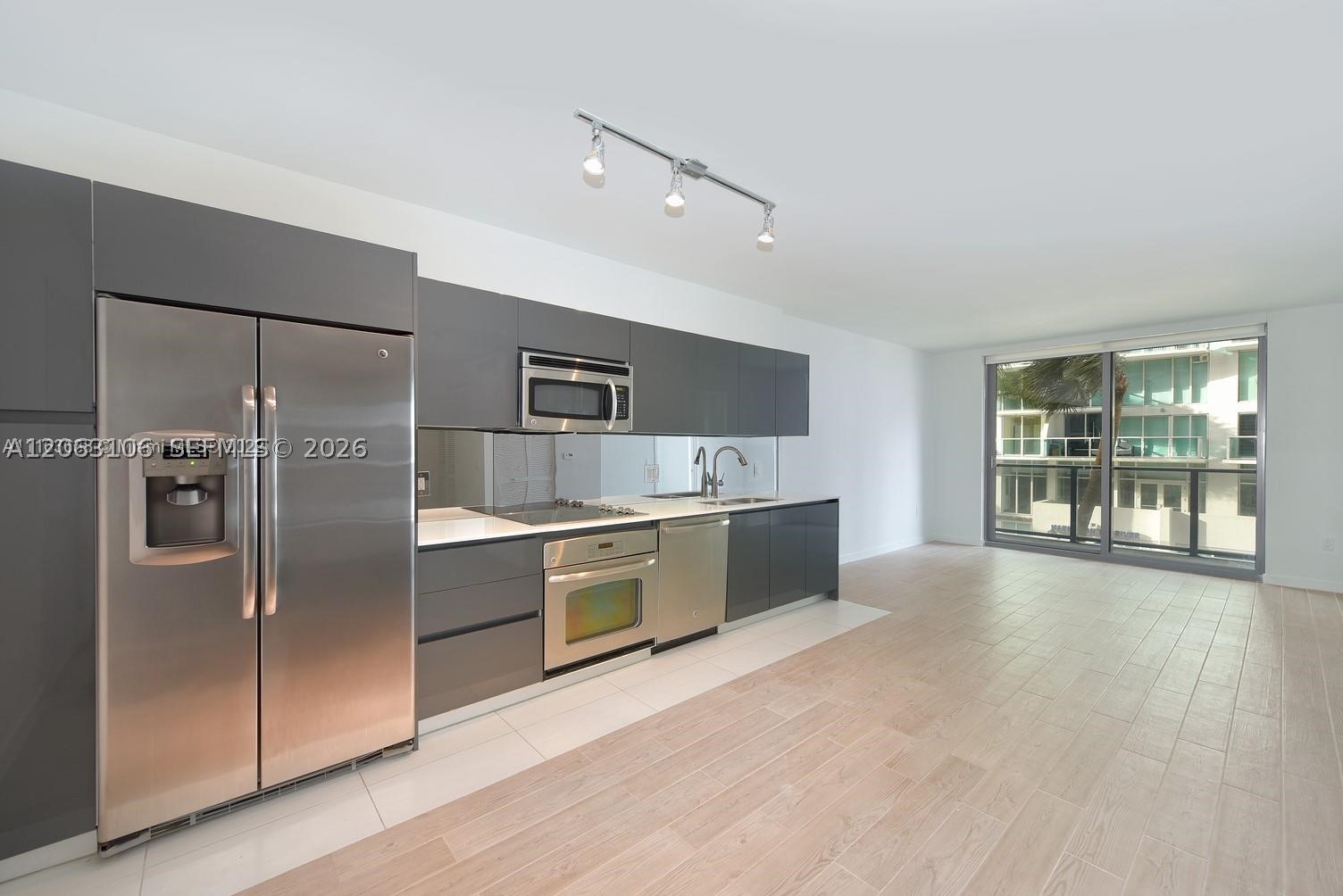 31 SE 6th St #406