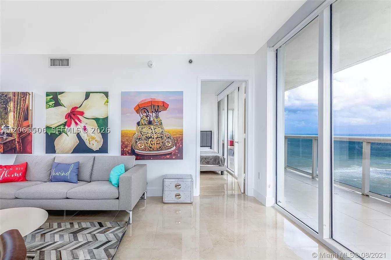 image Beach Club 211
