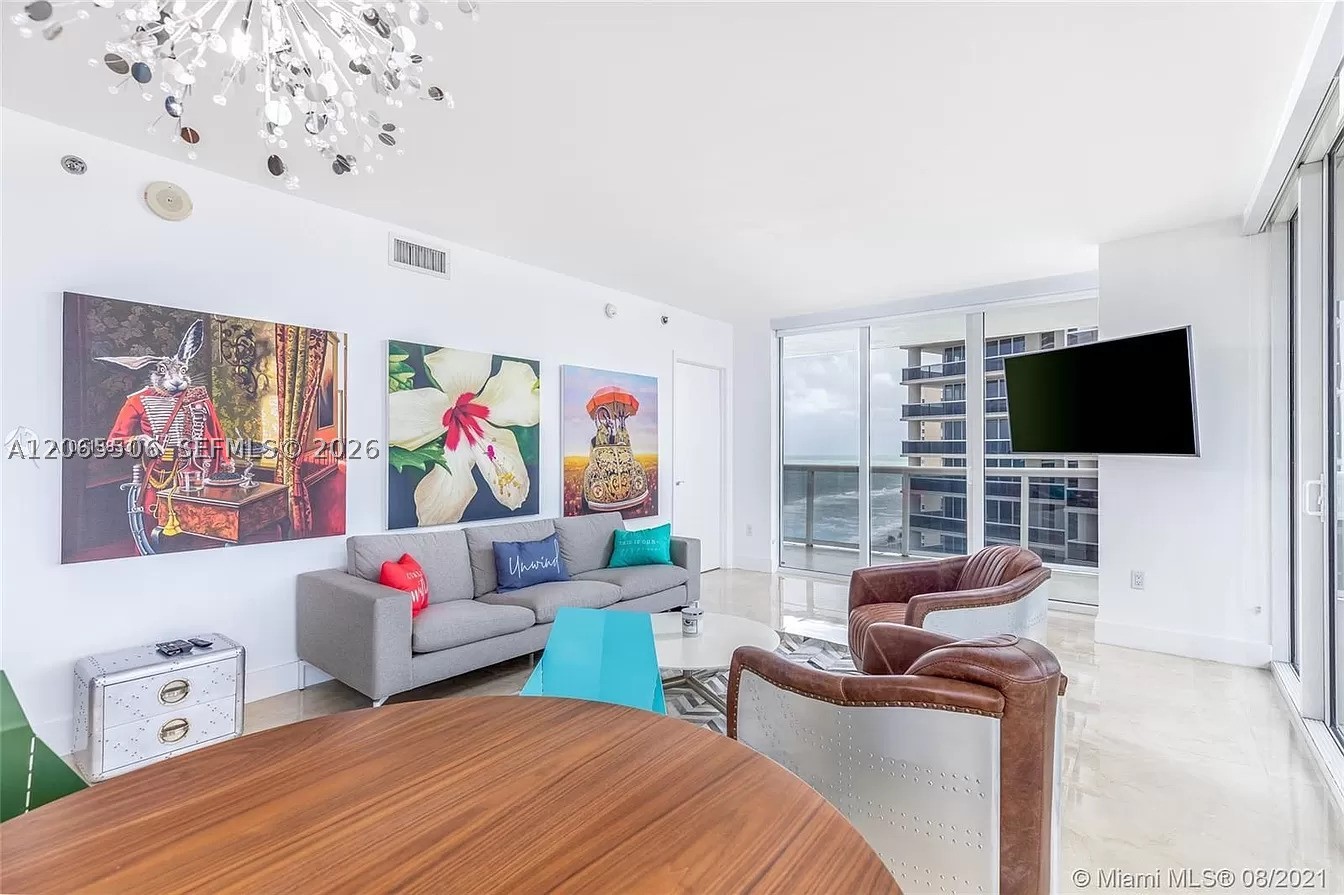 image Beach Club 26