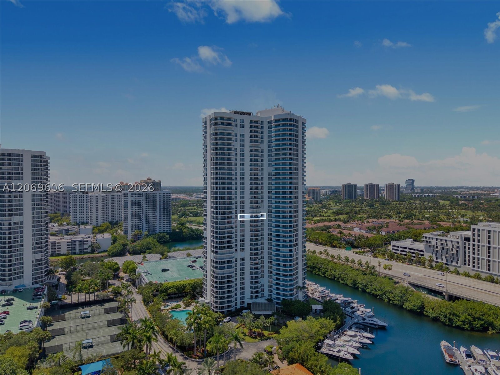 3500 Mystic Pointe Dr #2107