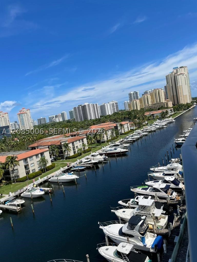 image Uptown Marina Lofts0