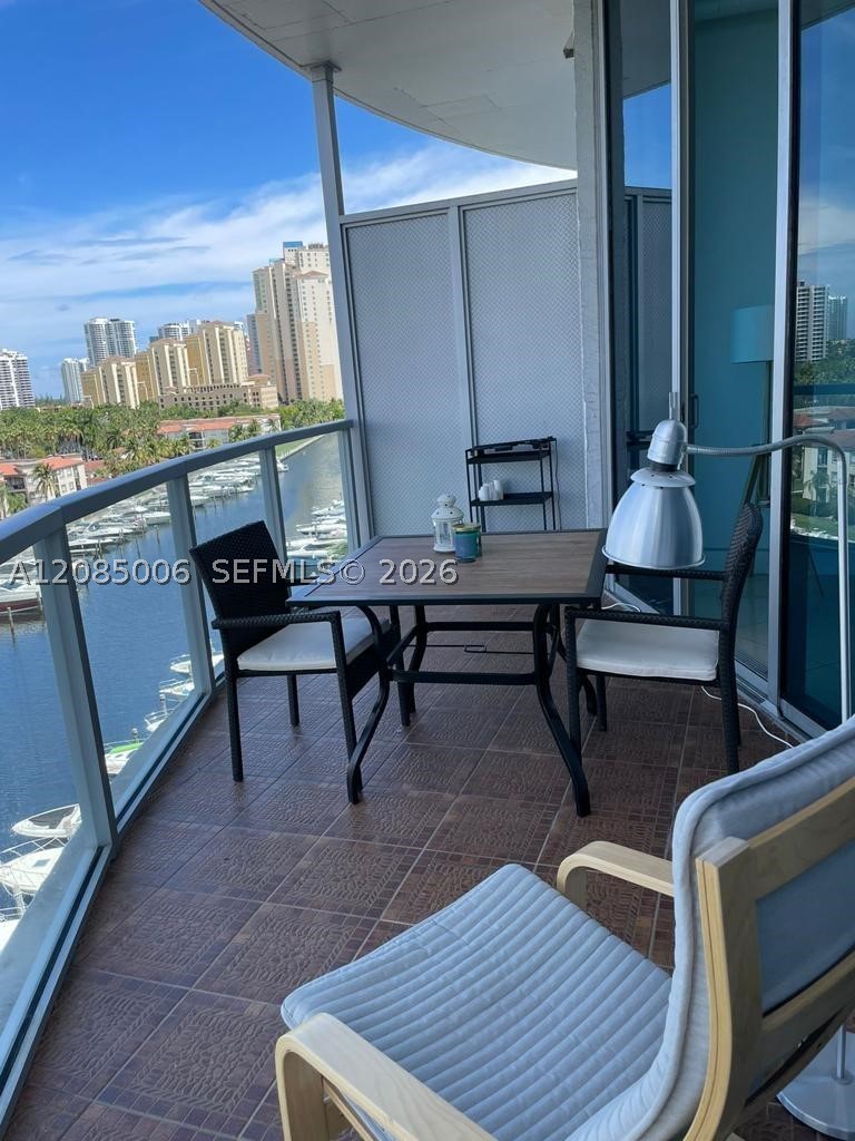 image Uptown Marina Lofts1