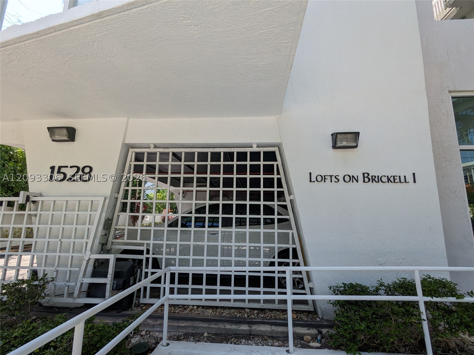 1528 Brickell Ave #104