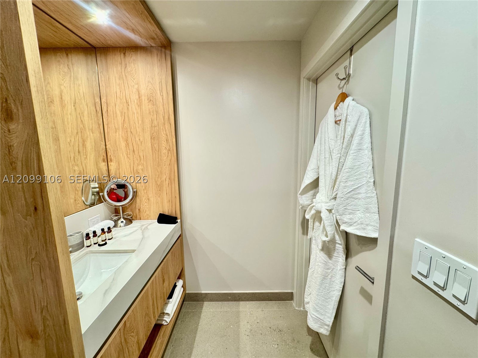 11 NE 6th St #208 Miami, FL 33132