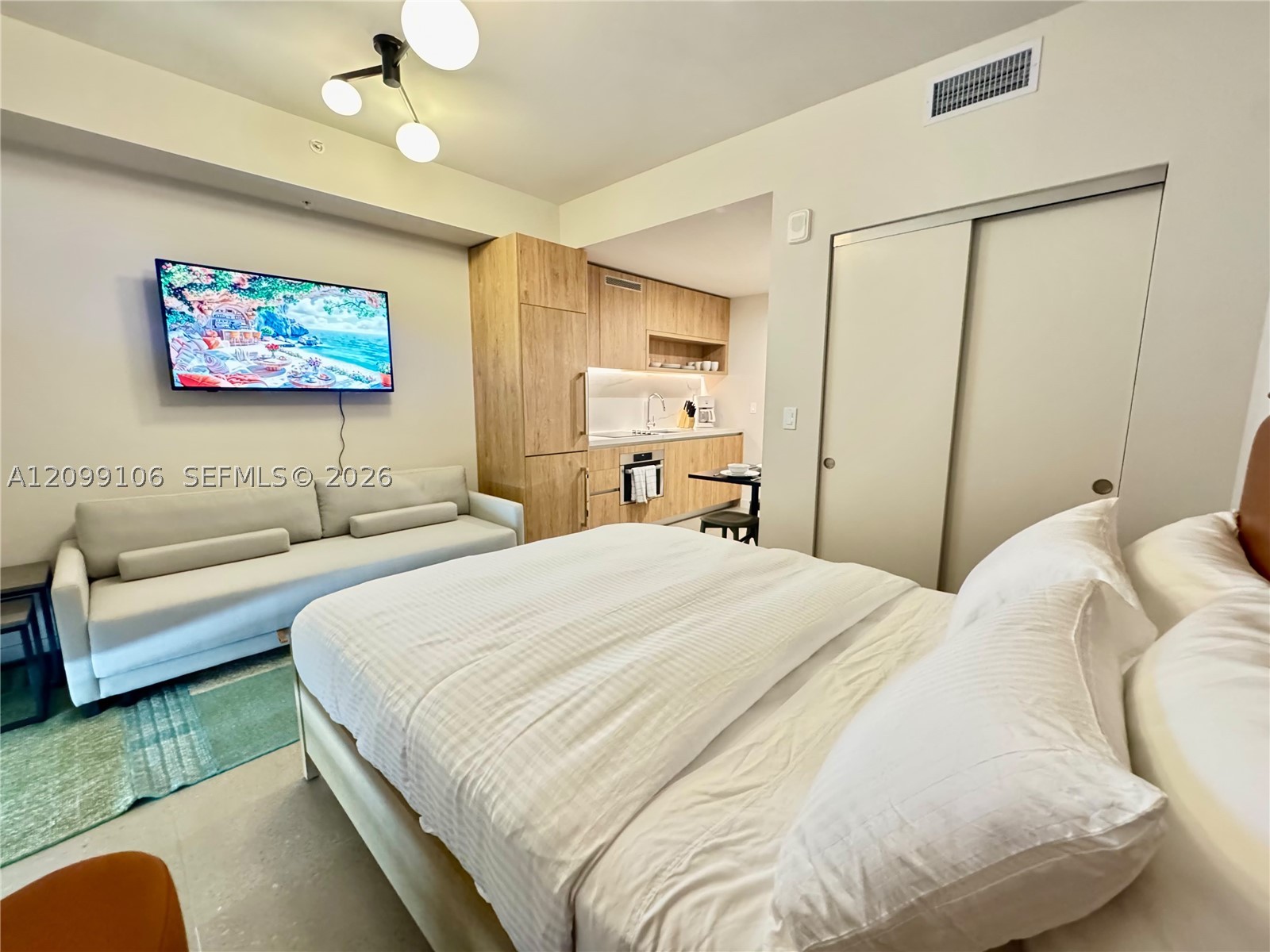 11 NE 6th St #208 Miami, FL 33132