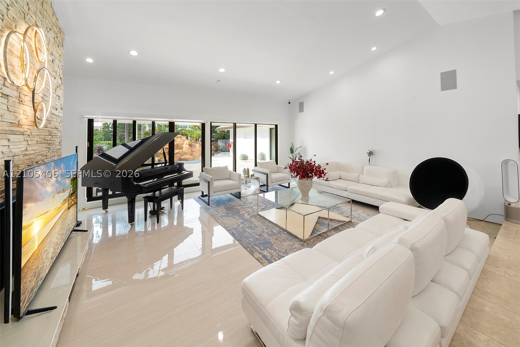 407 Sunset Dr Hallandale Beach, FL 33009