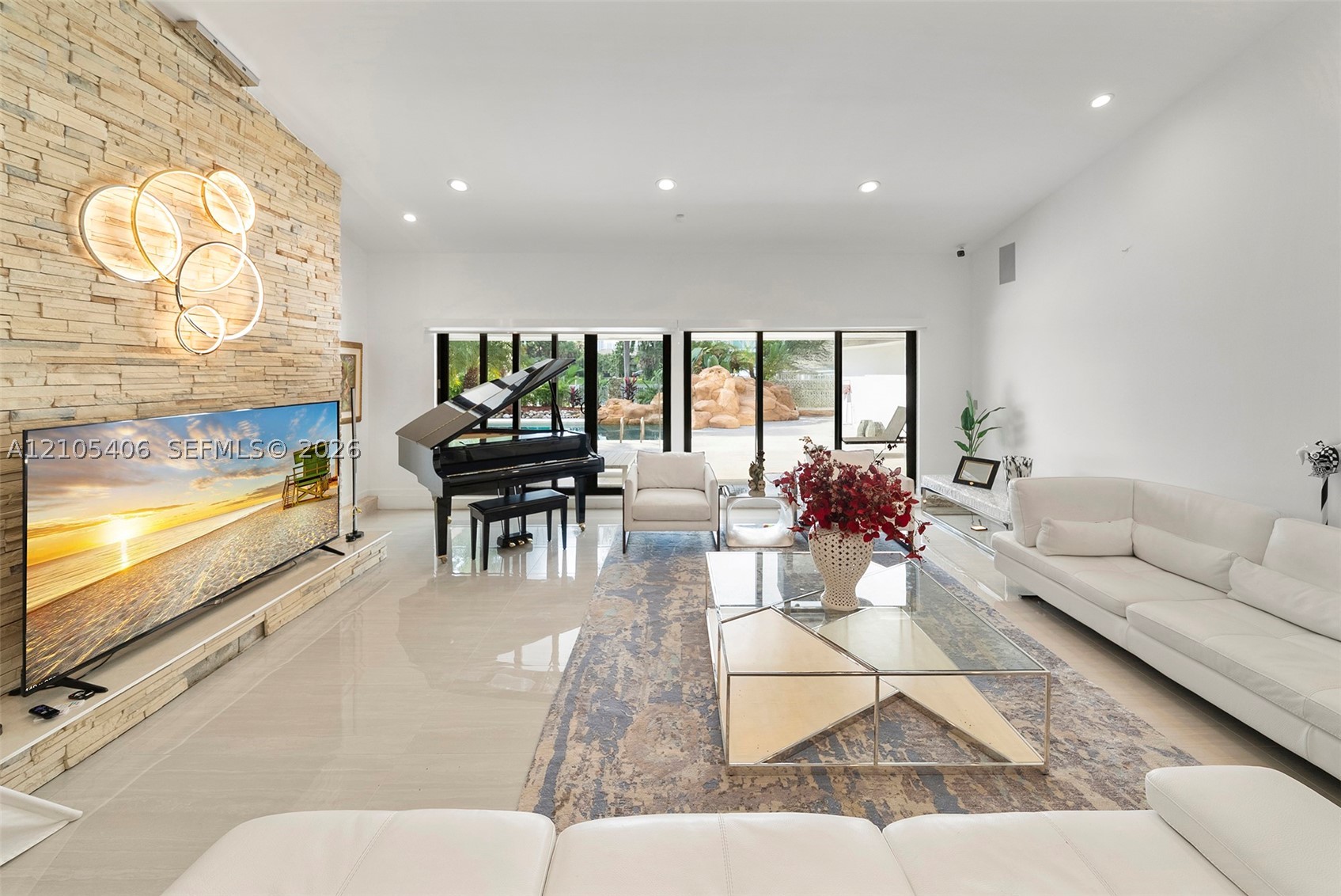 407 Sunset Dr Hallandale Beach, FL 33009
