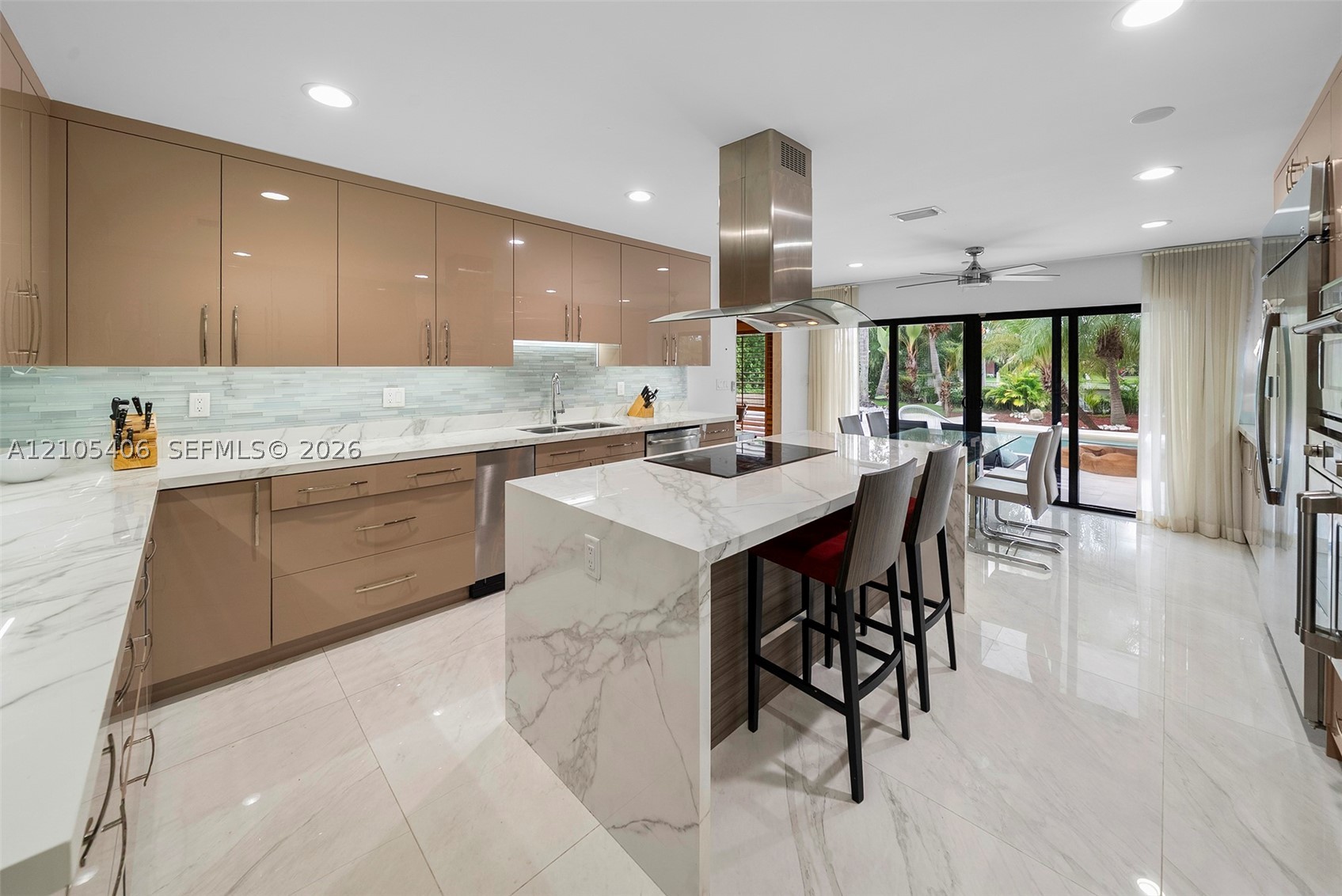 407 Sunset Dr Hallandale Beach, FL 33009
