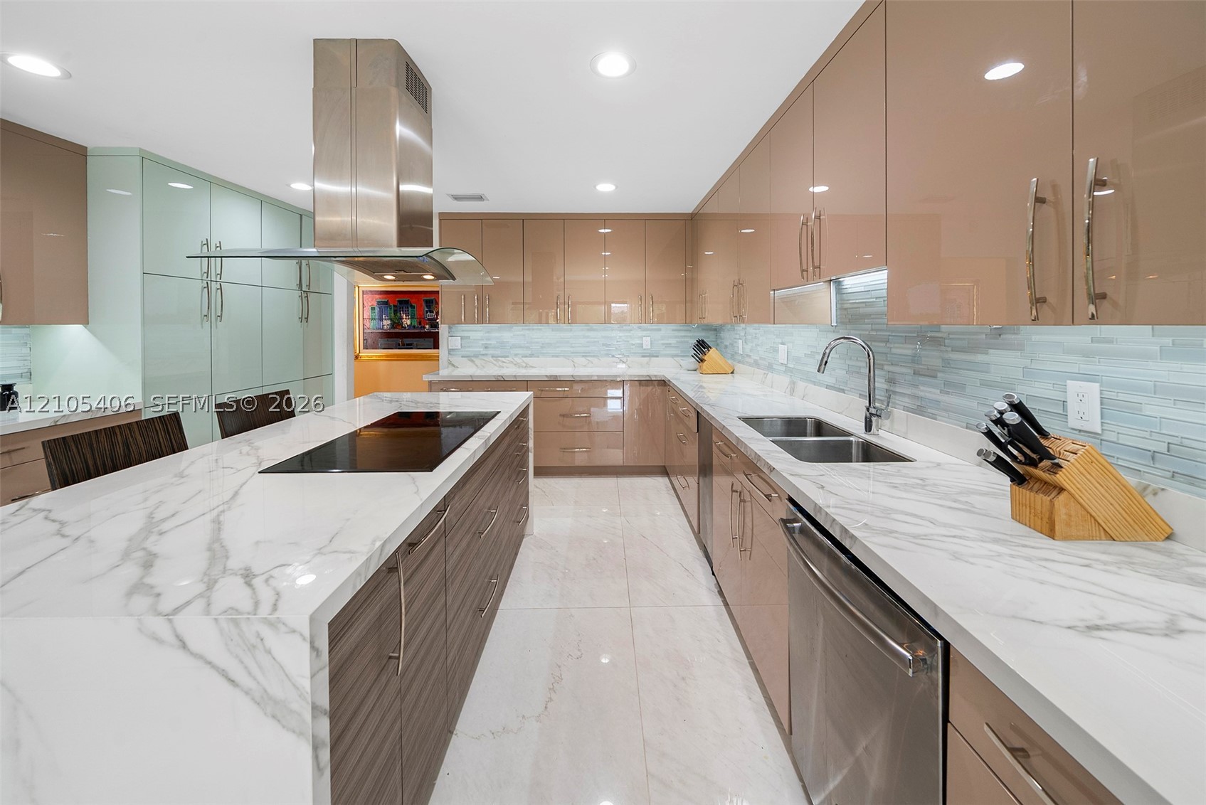 407 Sunset Dr Hallandale Beach, FL 33009