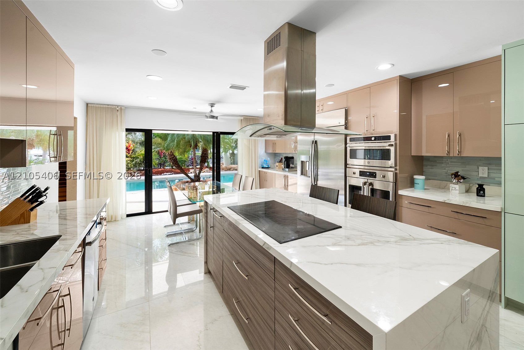 407 Sunset Dr Hallandale Beach, FL 33009