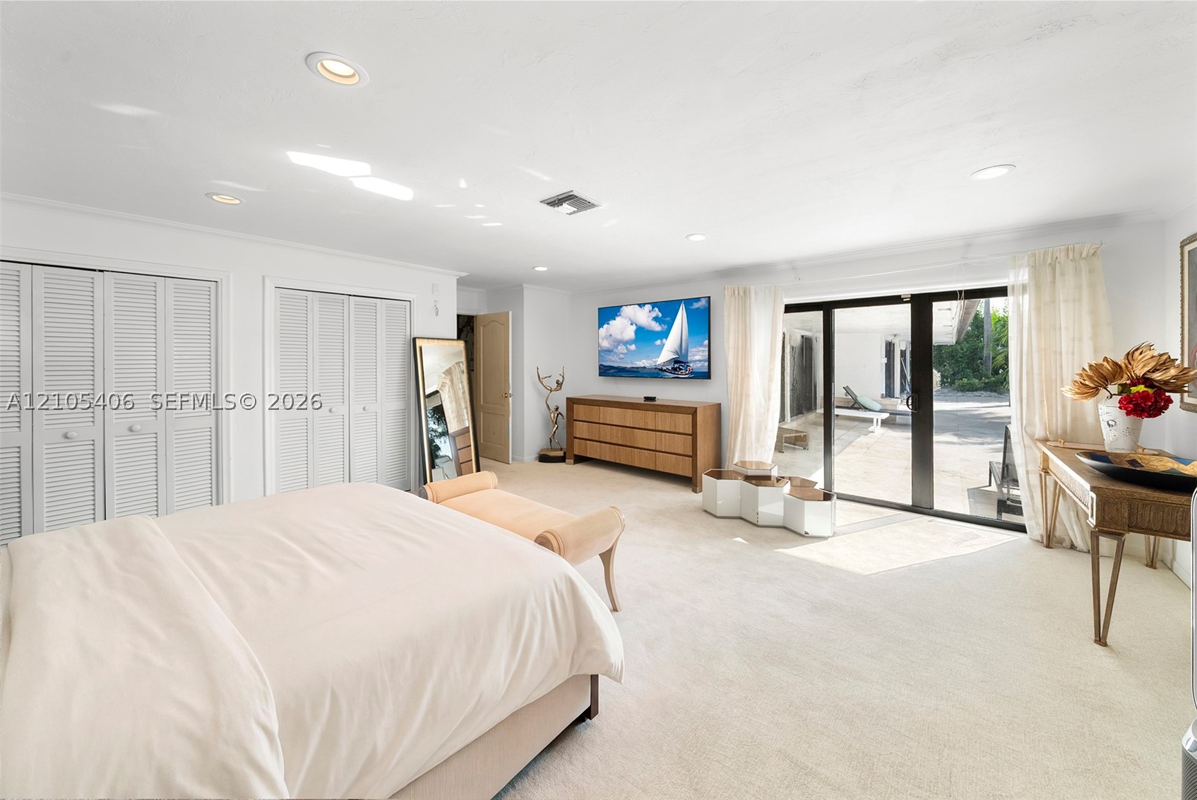 407 Sunset Dr Hallandale Beach, FL 33009