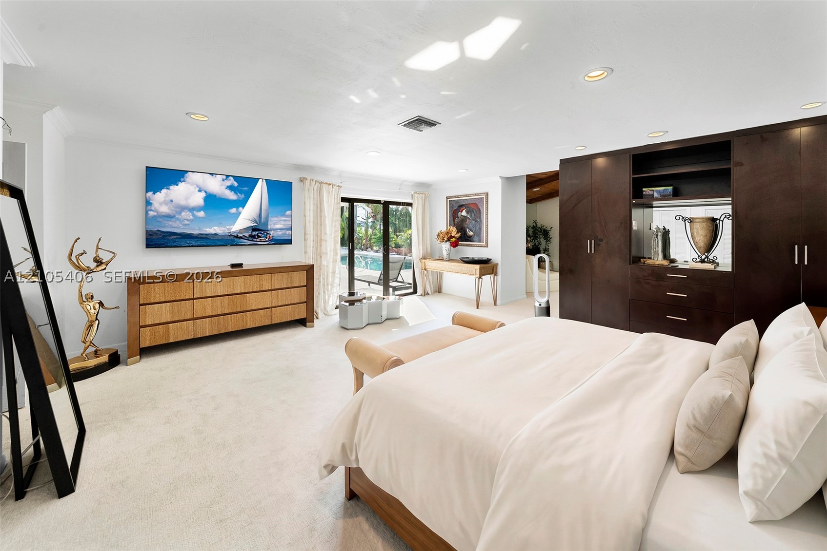 407 Sunset Dr Hallandale Beach, FL 33009