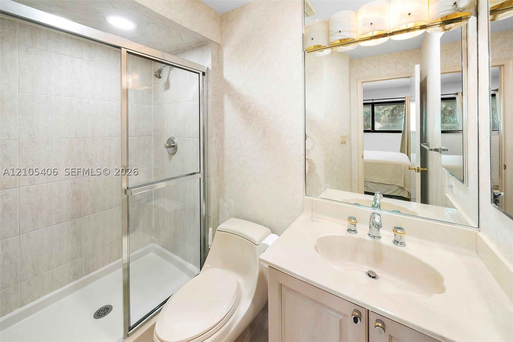 407 Sunset Dr Hallandale Beach, FL 33009