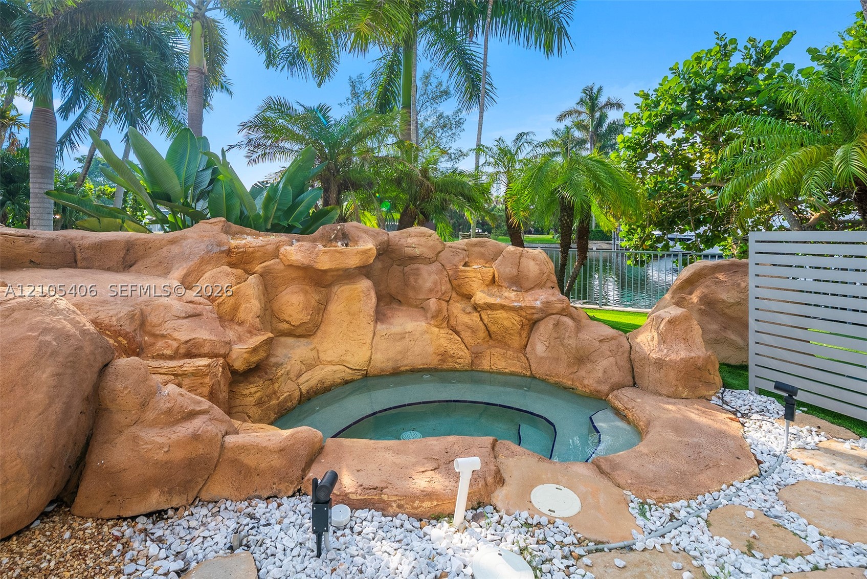 407 Sunset Dr Hallandale Beach, FL 33009