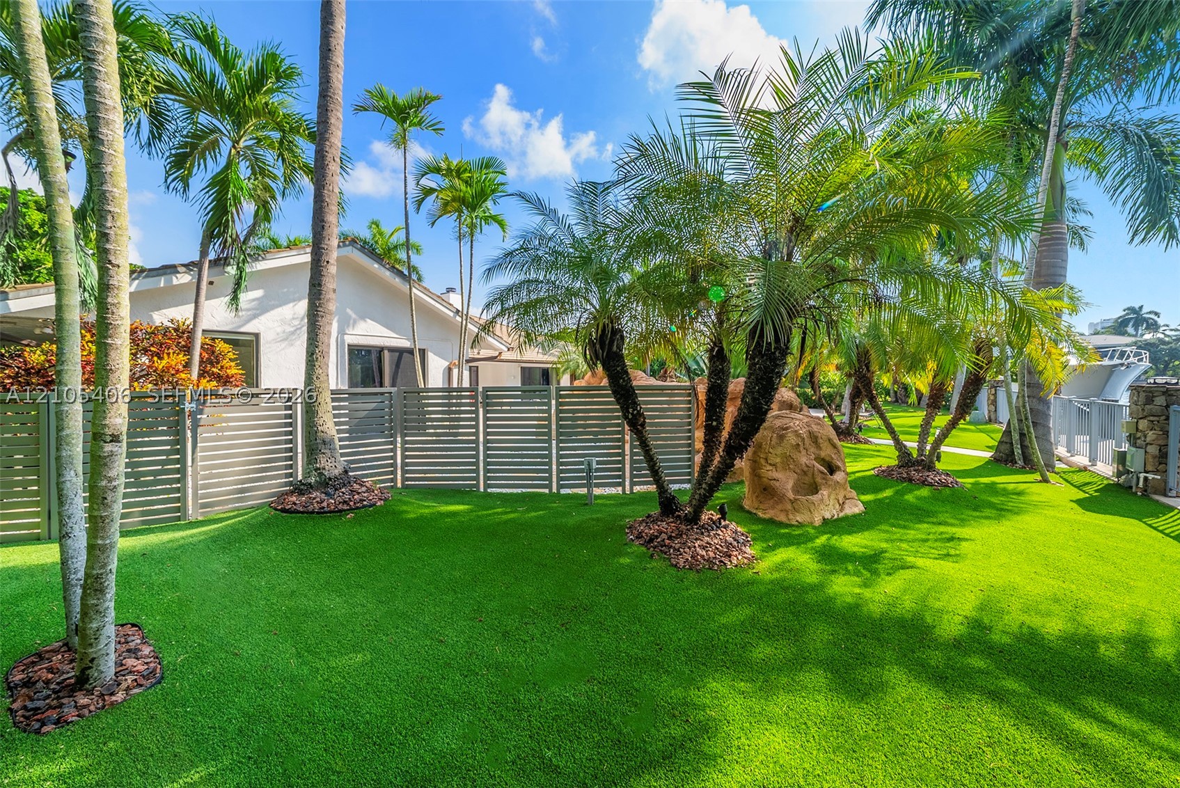 407 Sunset Dr Hallandale Beach, FL 33009
