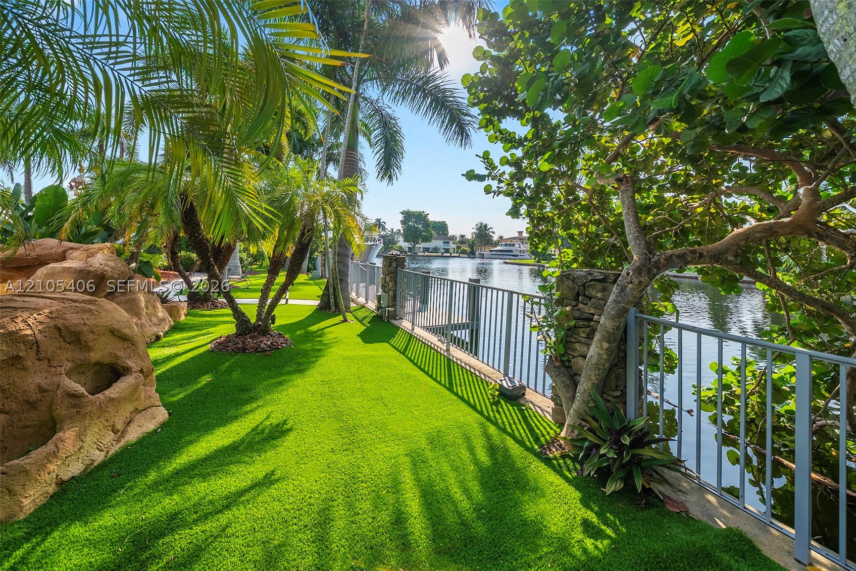 407 Sunset Dr Hallandale Beach, FL 33009