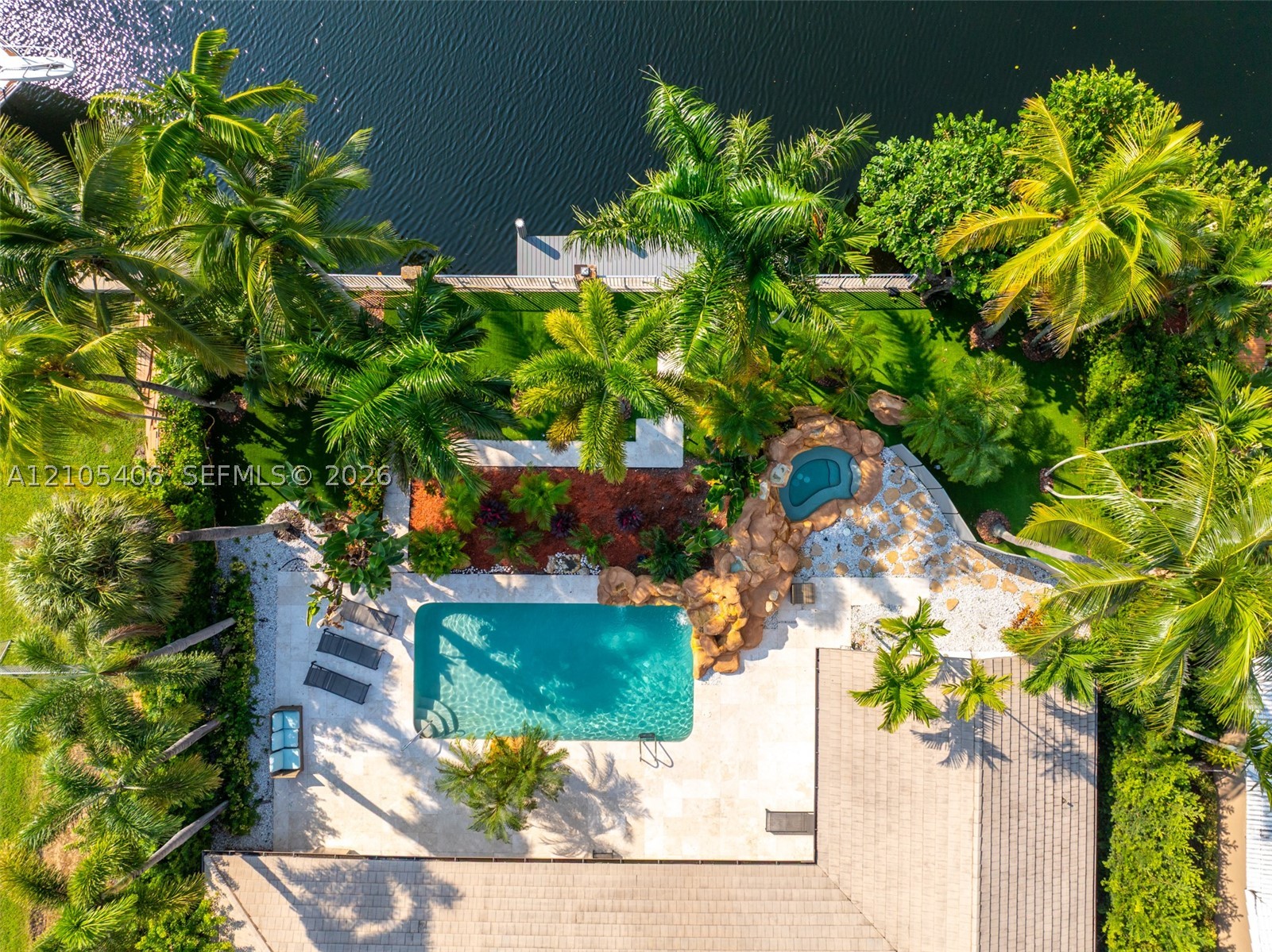 407 Sunset Dr Hallandale Beach, FL 33009