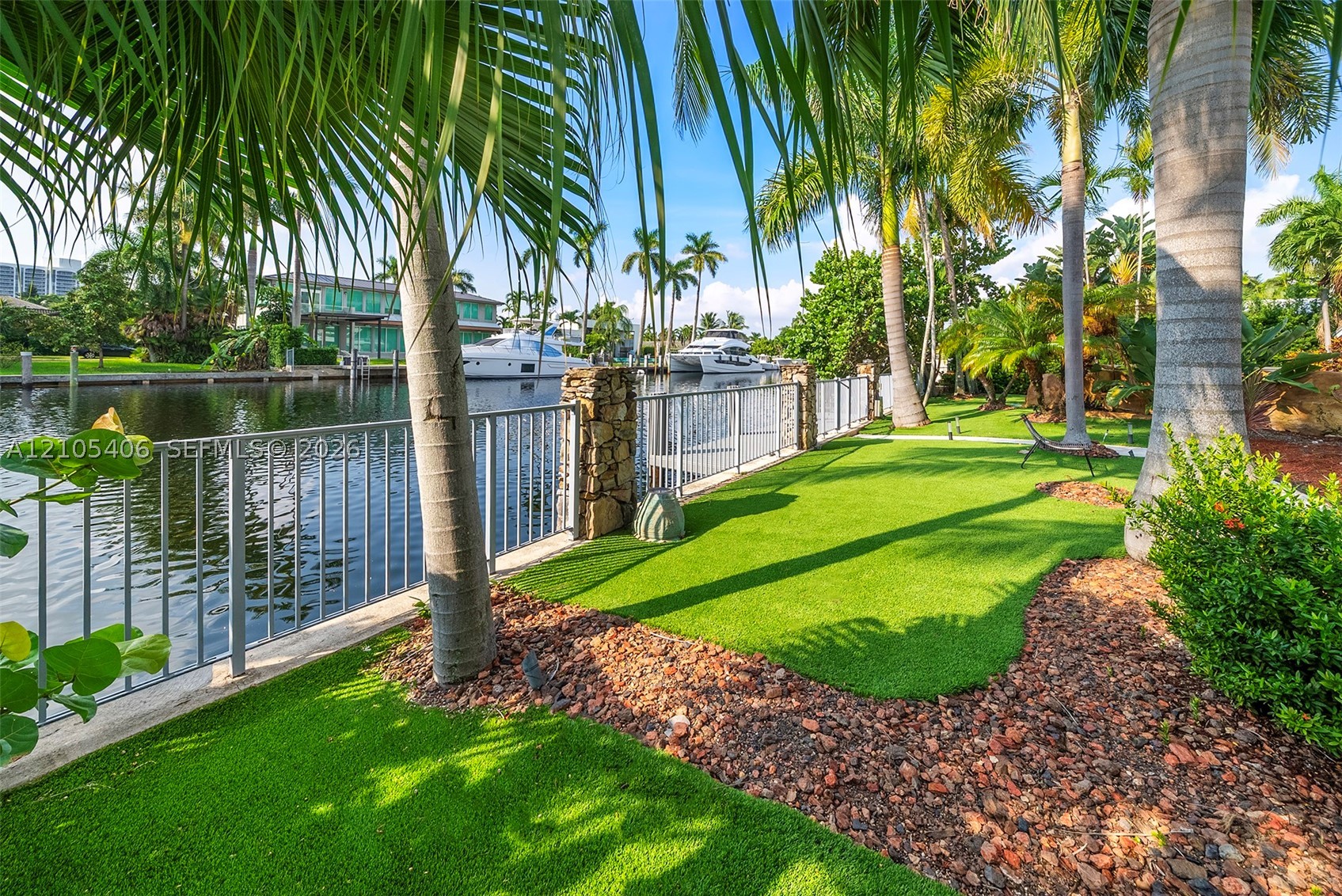 407 Sunset Dr Hallandale Beach, FL 33009