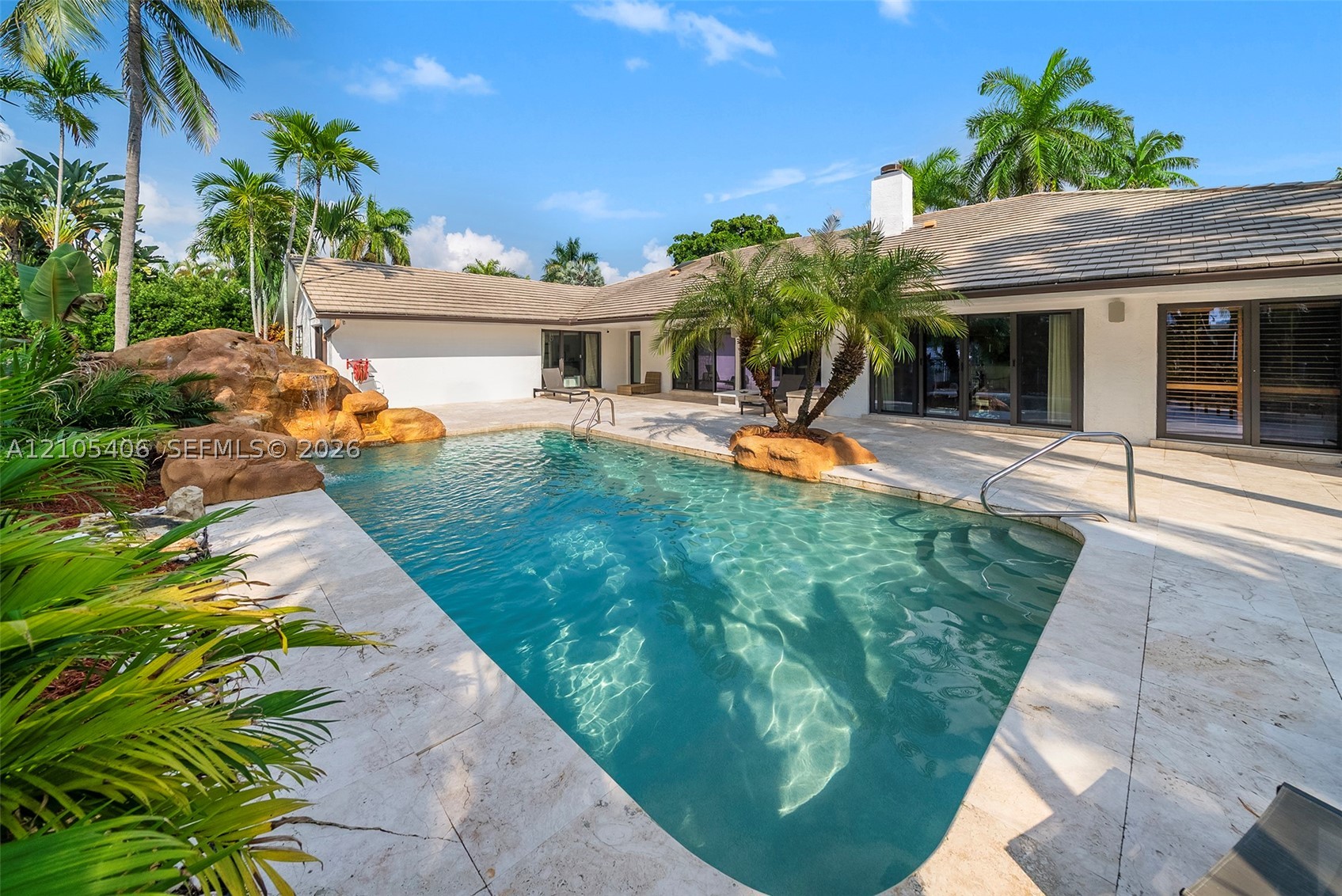 407 Sunset Dr Hallandale Beach, FL 33009