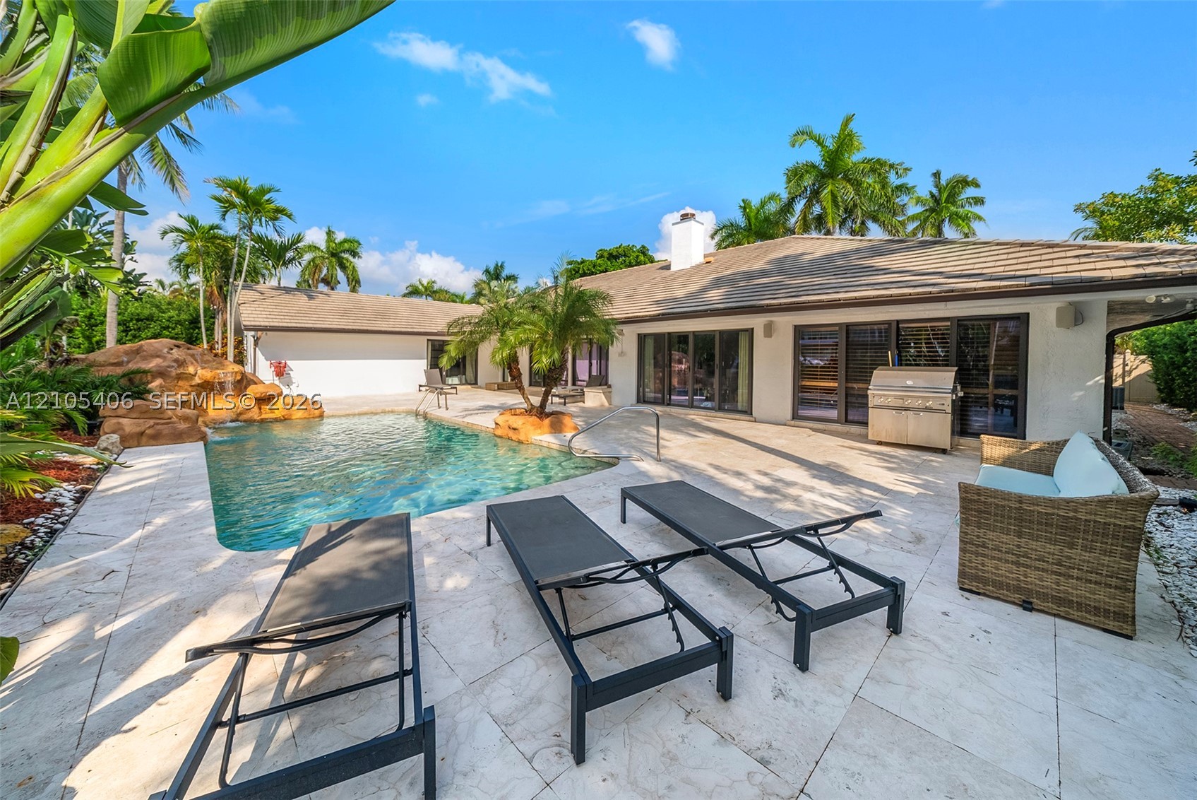 407 Sunset Dr Hallandale Beach, FL 33009