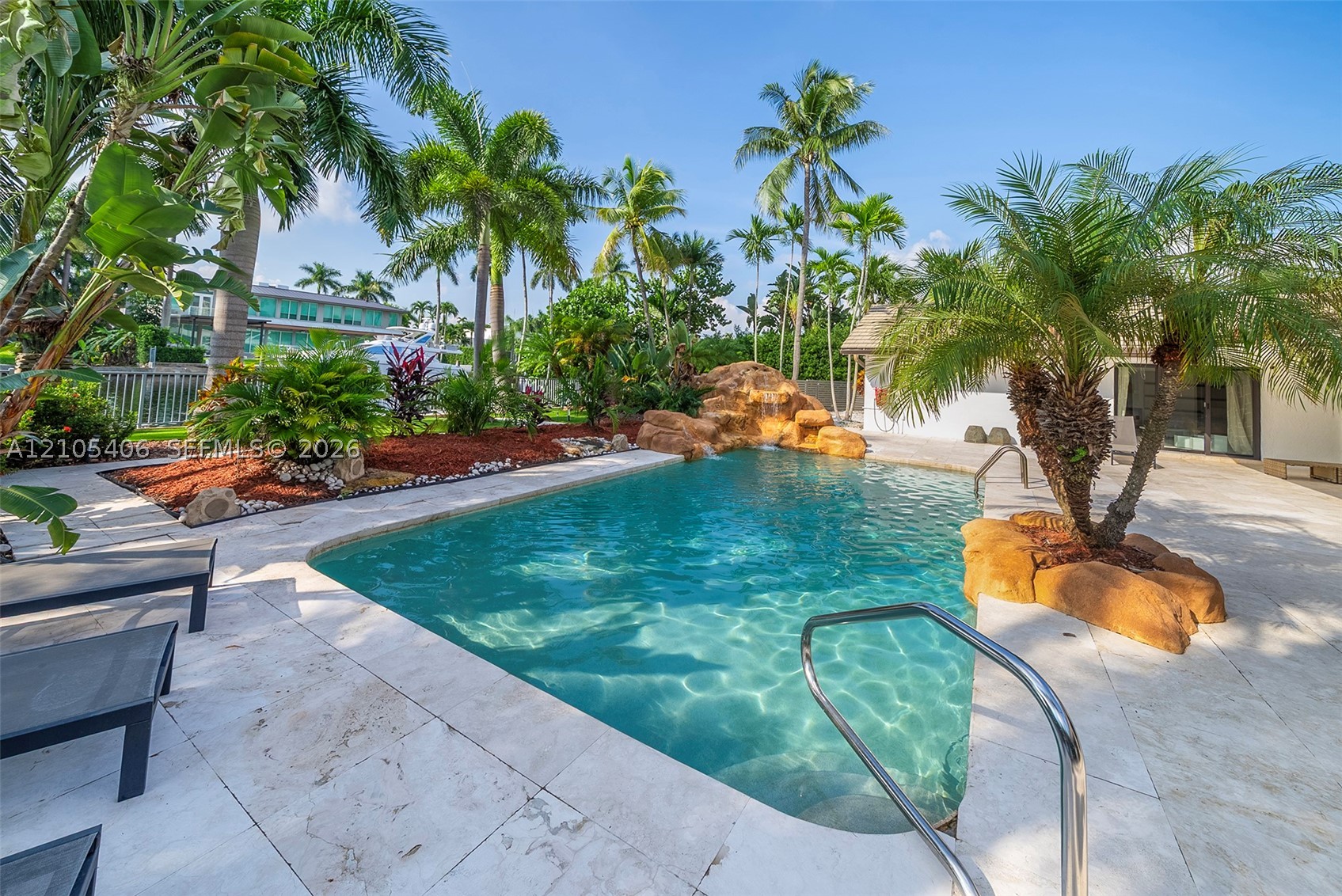 407 Sunset Dr Hallandale Beach, FL 33009