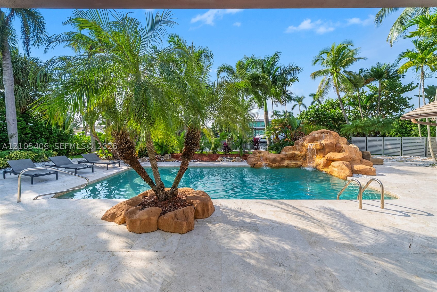 407 Sunset Dr Hallandale Beach, FL 33009